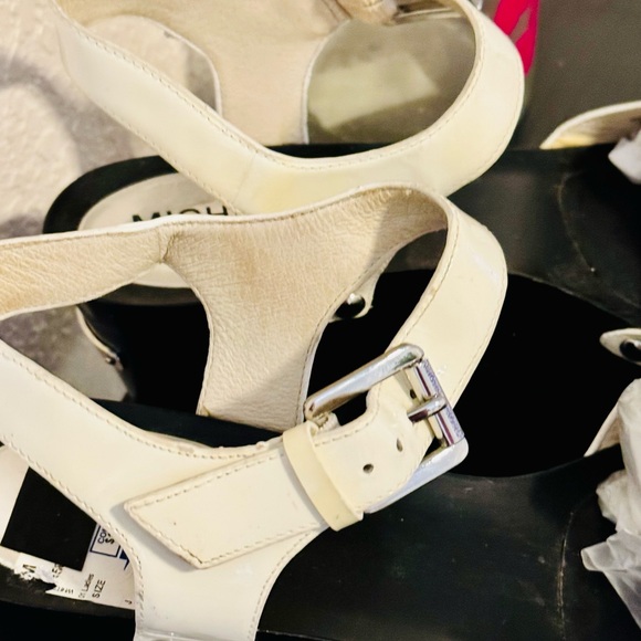 Authentic “ MICHAEL KORS “ Sandals size 7M - Picture 10 of 15